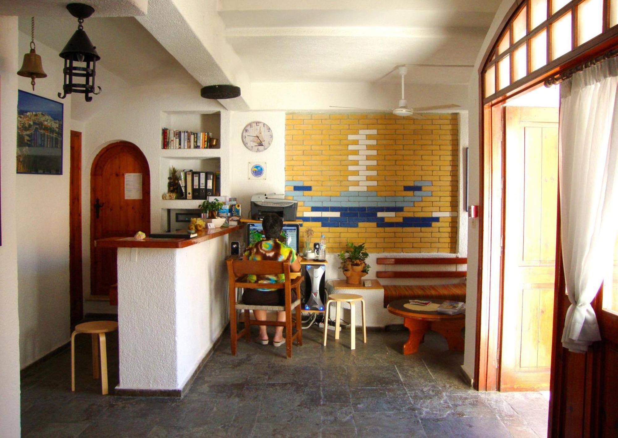 Aparthotel Mantraki