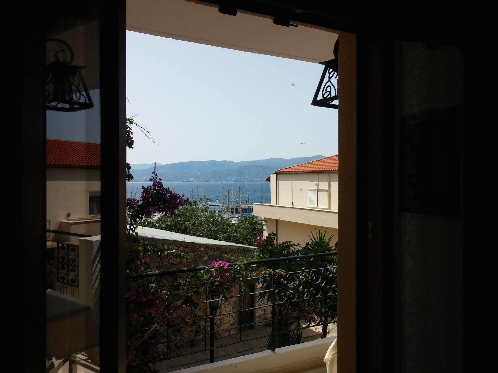Mantraki Agios Nikolaos (Crete)